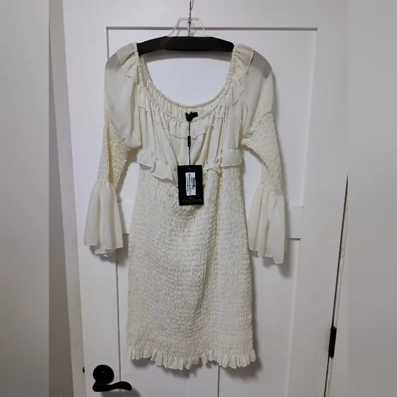 Pretty Little Thing Cream Chiffon Shirred Bodycon Dress - Picture 2 of 4